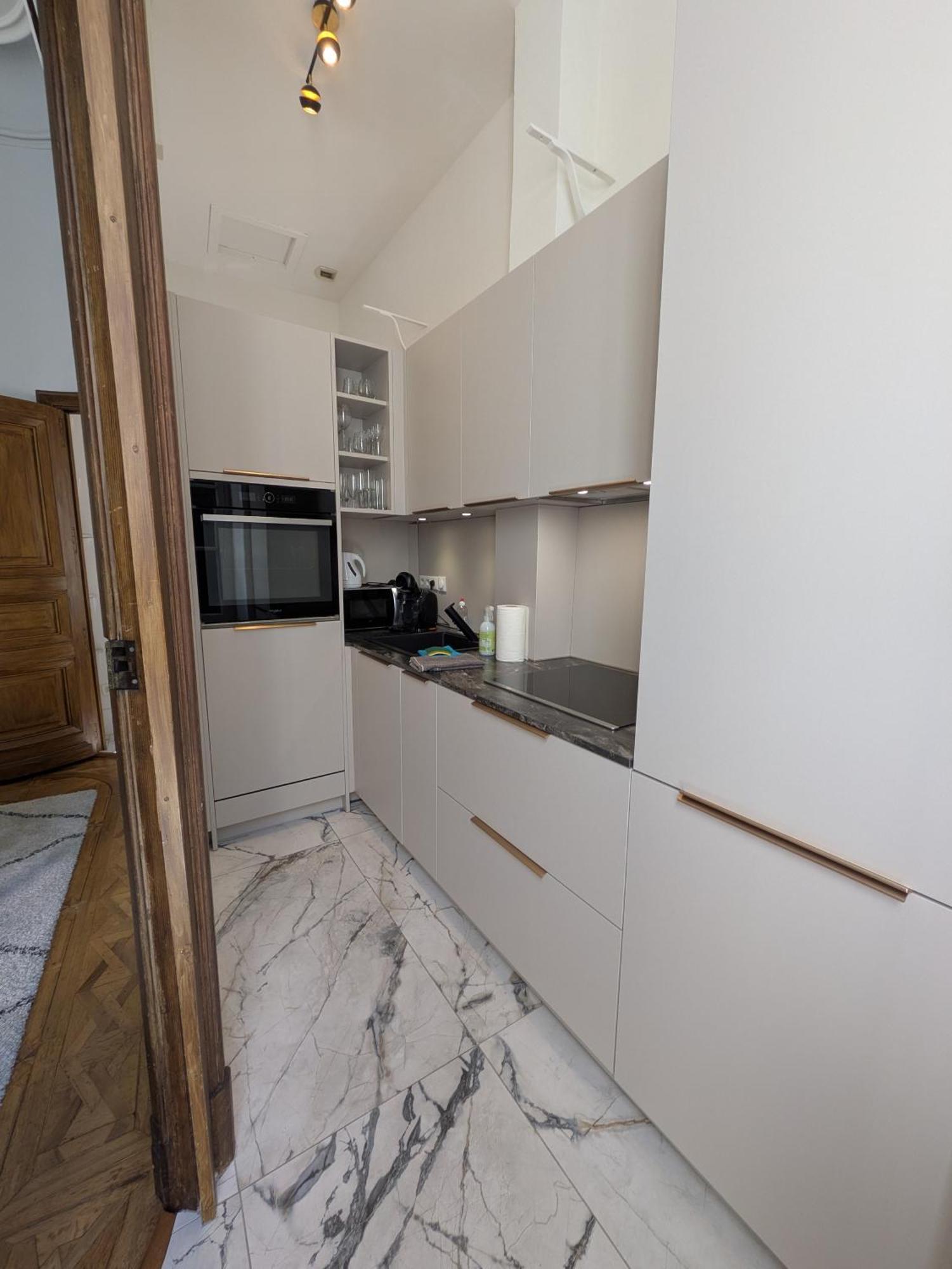 Historic Duplex 4 Star Air Conditioned D`églantine *